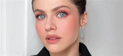 Alexandra Daddario stuns with full nudity on Instagram over